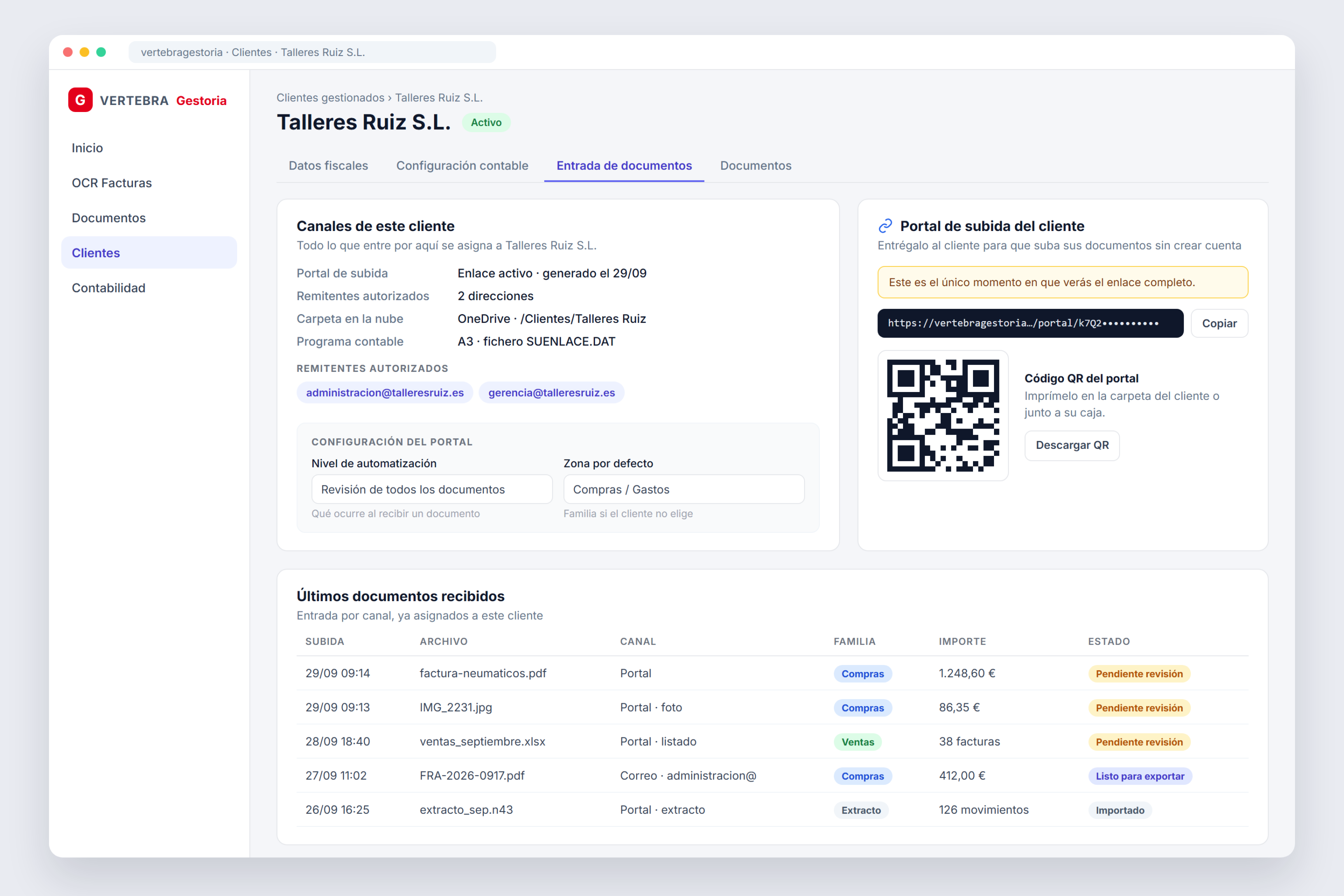 Ficha de cliente en VertebraGestoria con enlace y código QR del portal de subida y remitentes autorizados